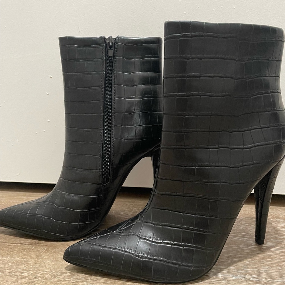 NWOT Sexy Black Stiletto Heeled Booties
